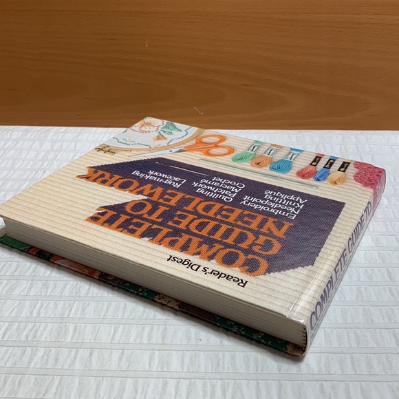 Reader’s Digest Complete Guide to Needlework Hardcover Book - 1979 - Picture 5 of 11